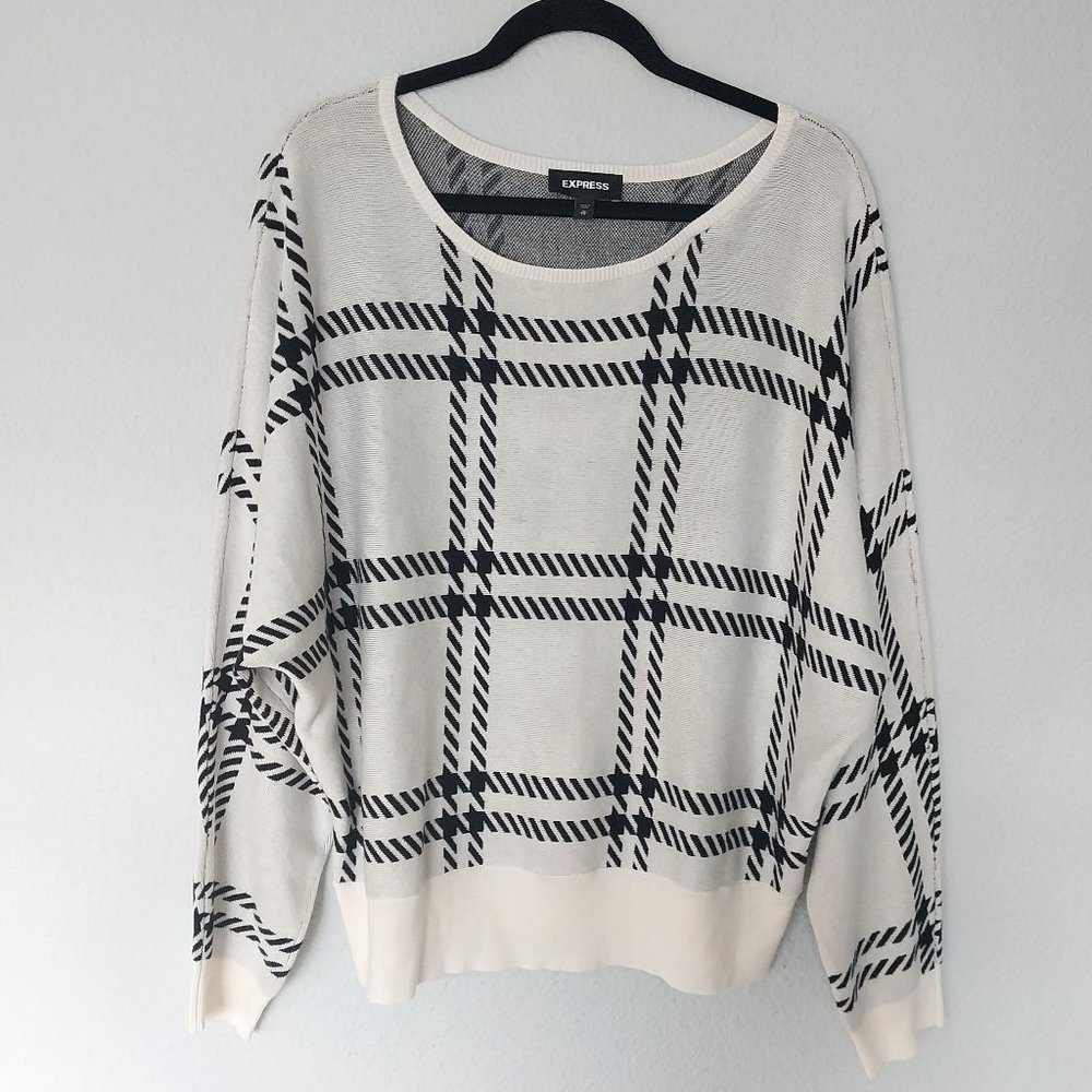 Express Black & White Houndstooth Plaid Scoop Neck Knit Long Sleeve Sweater